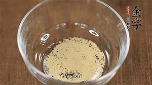 純牛奶溶解稀釋酵母。