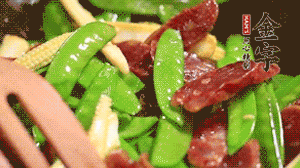 出鍋前加少許鹽調(diào)味就可以啦！