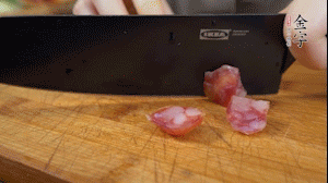 【餡料】3.金字土香腸、香菇切小丁。