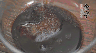 調(diào)配醬汁：耗油、生抽、老抽、糖、鹽、清水?dāng)嚢杈鶆颉?>
					</div>
					<span>步驟 3/5</span>
					<p>調(diào)配醬汁：耗油、生抽、老抽、糖、鹽、清水?dāng)嚢杈鶆颉?/p>
				</li><li>
					<div   id=