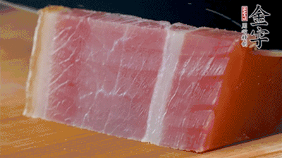 金字火腿切片。
