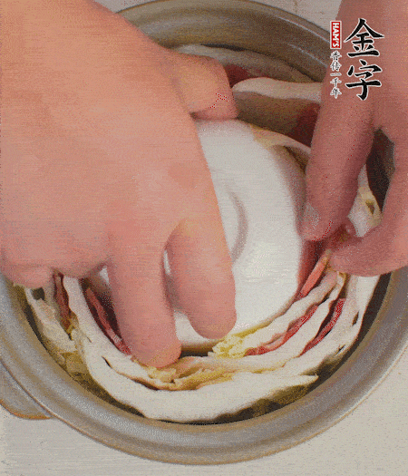 寬度剛好是鍋的高度?？垡粋€小碗更有助于幫助造型。