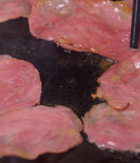 金字淡火腿用黃油/橄欖油煎熟。