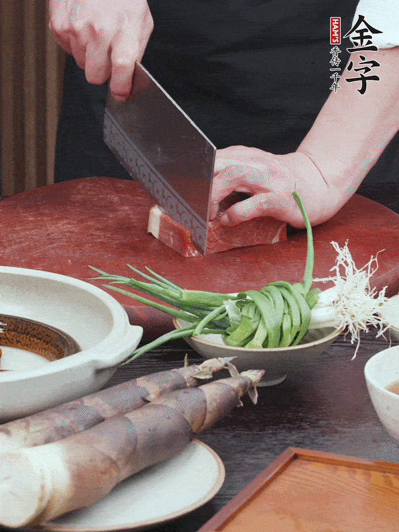 金字火腿切片；姜切片。