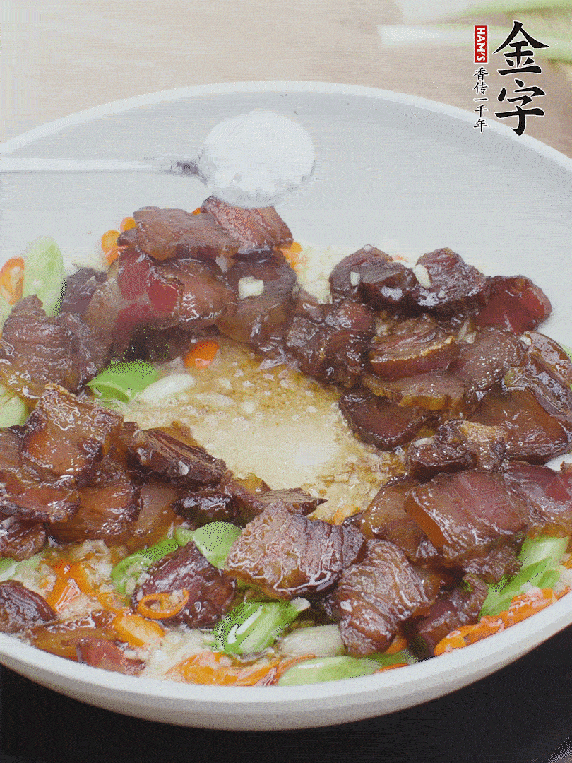 下醬油肉，一點(diǎn)生抽、白糖調(diào)味。