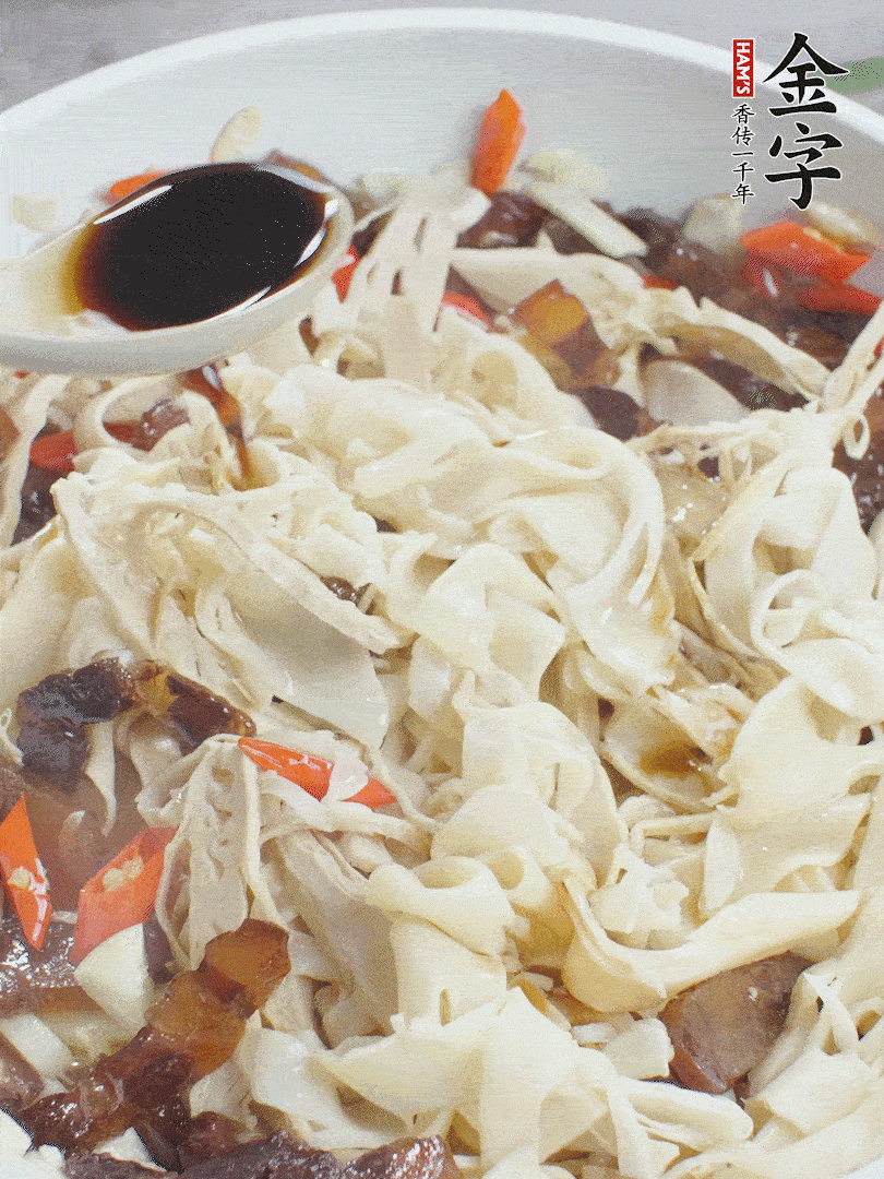 下糯米筍，淋一點生抽、蠔油調(diào)味。