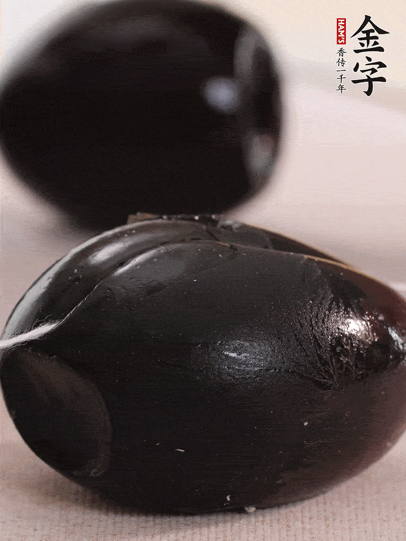 娃娃菜金針菇去跟洗凈，皮蛋改刀。