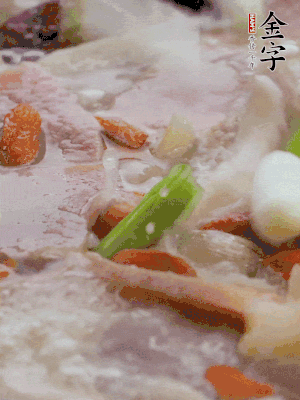 最后下枸杞、蒜白。