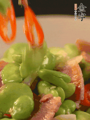 加清水略微煮2分鐘即可出鍋。