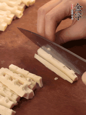 春筍、香菇分別切丁。