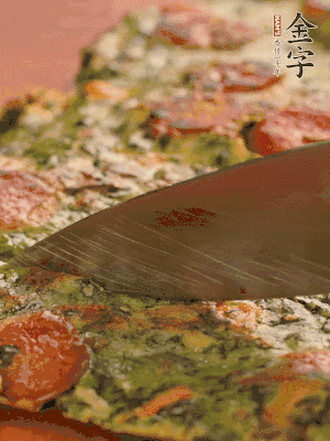 小火煎3分鐘后翻面，蓋蓋兒燜2分鐘。