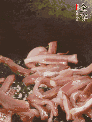 再放豌豆苗翻炒均勻。