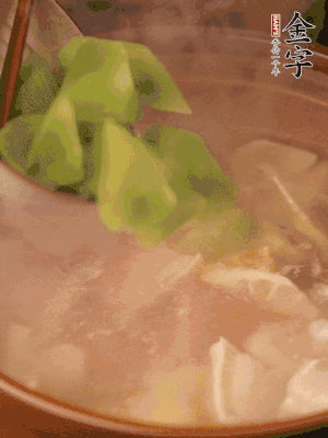 再加入焯水過(guò)的百葉結(jié)、萵筍塊燉15-20分鐘。