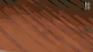 待水沸騰，煮到湯圓浮起，碗中加點(diǎn)豬油、生抽、蔥花就可以了。