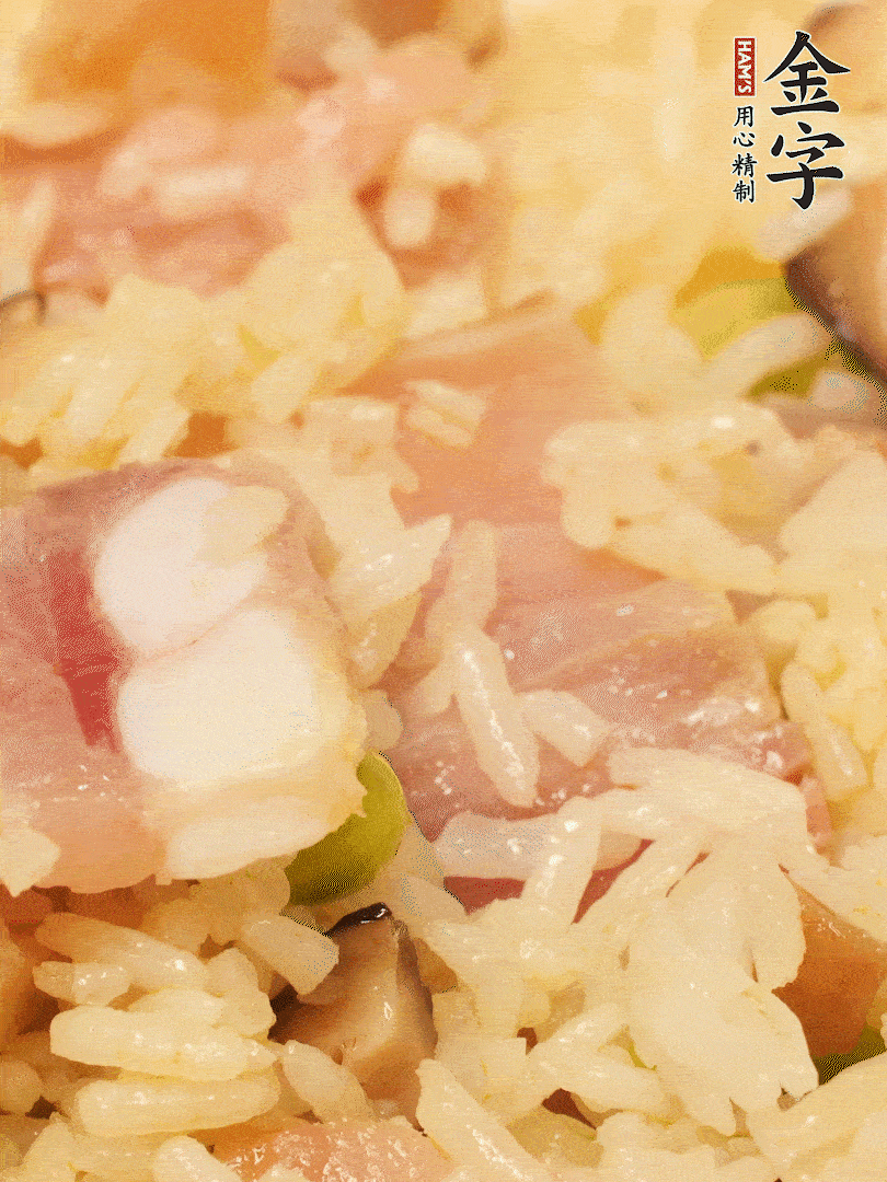 下米飯、蝦米繼續(xù)翻炒