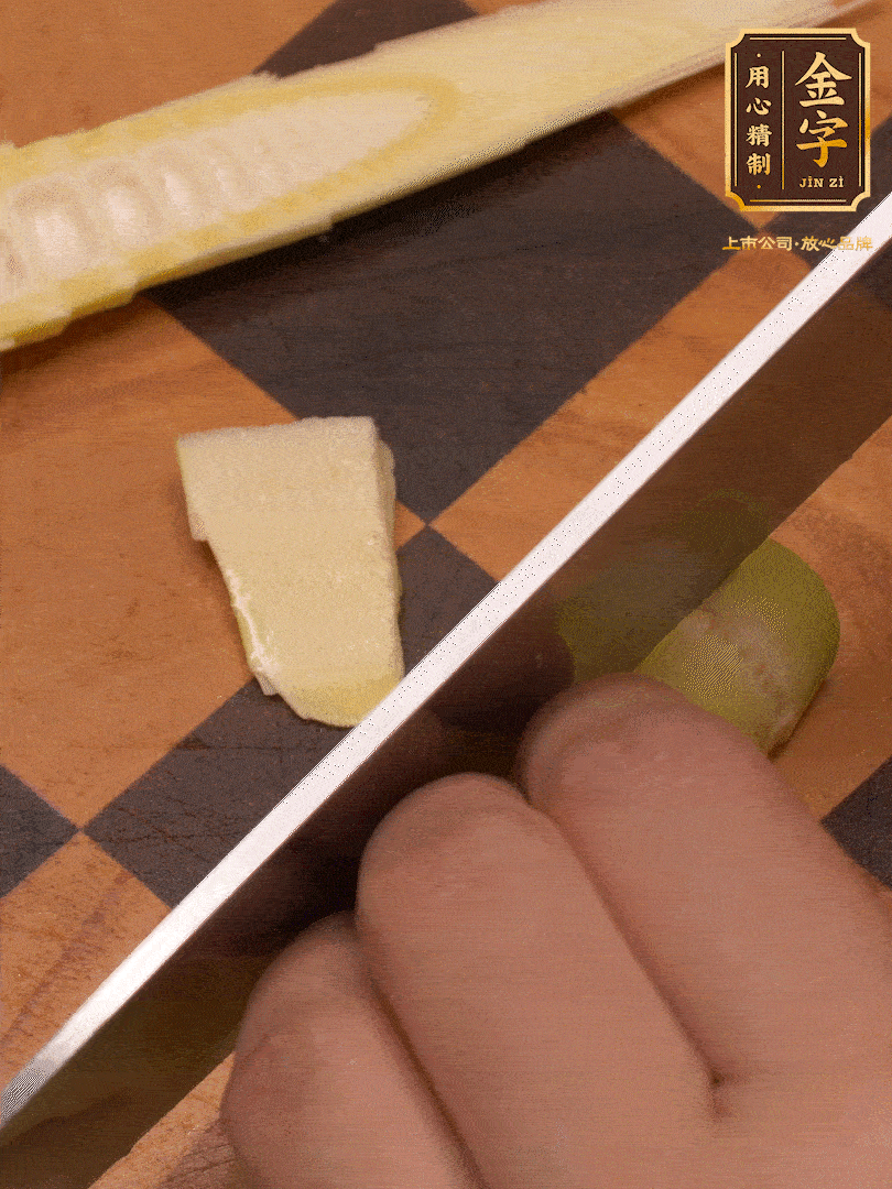 雷筍，剝?nèi)ネ鈿?，切成?>
					</div>
					<span>步驟 3/7</span>
					<p>雷筍，剝?nèi)ネ鈿?，切成?/p>
				</li><li>
					<div   id=