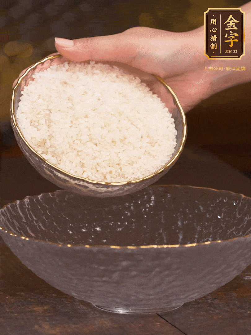 大米洗凈，浸泡1小時