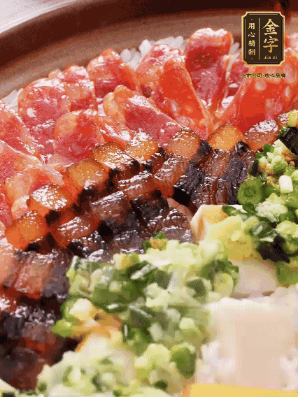 淋上蔥姜醬和少許醬油，攪拌均勻