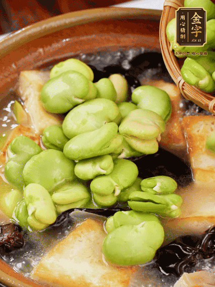 最后可以放豆瓣、木耳煮熟，依照個人口味加點鹽調(diào)味