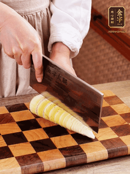 春筍切片，焯水1分鐘