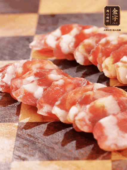 金字香腸切片，蘆筍去皮切丁