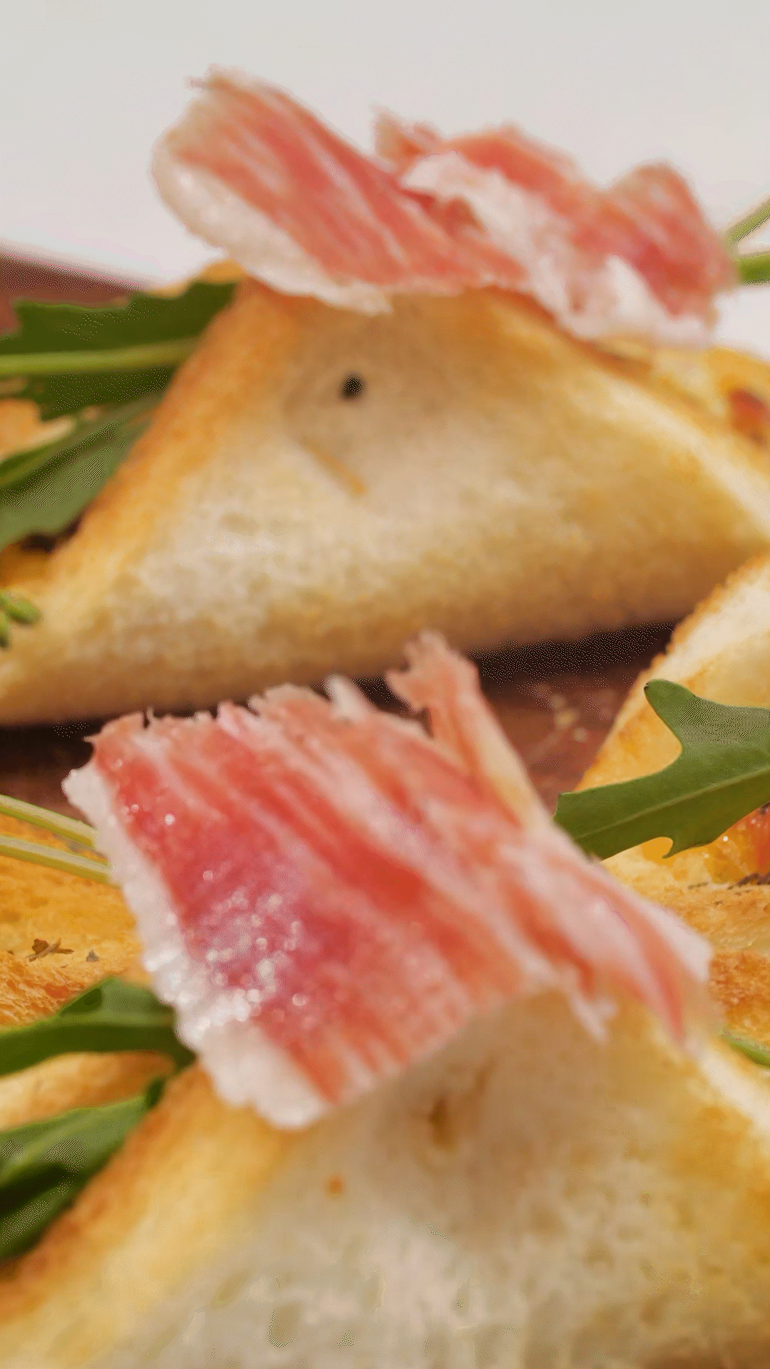 空氣炸鍋或烤箱180度5分鐘，撒歐芹碎
