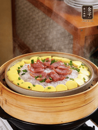 最后蔥花點(diǎn)綴。